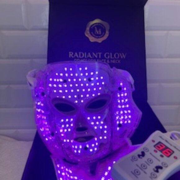 Latoua Mille Radiant Glow LED Face Mask and Neck Device - Picture 9 of 13